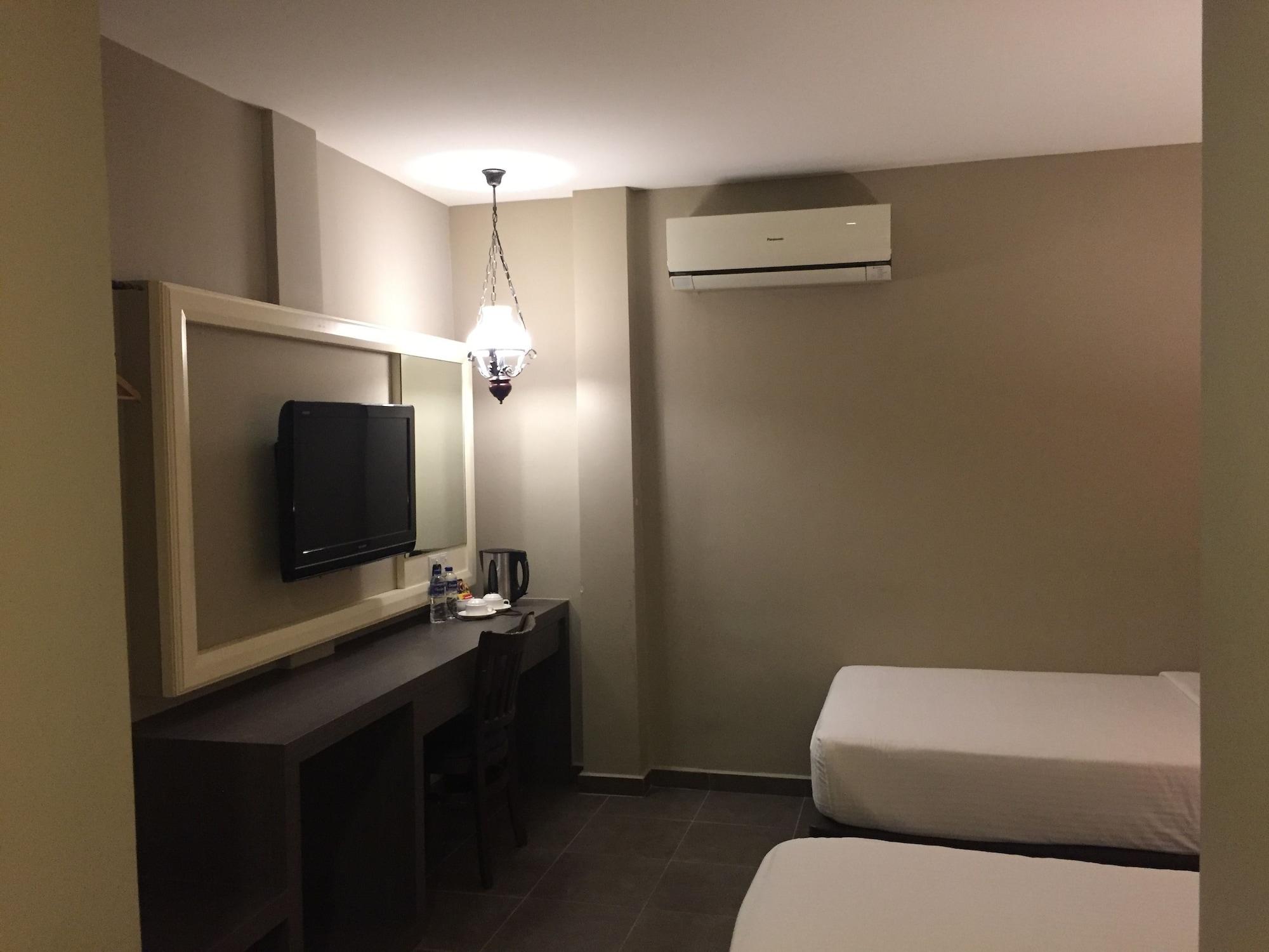 Hotel The Grand Jade 2*