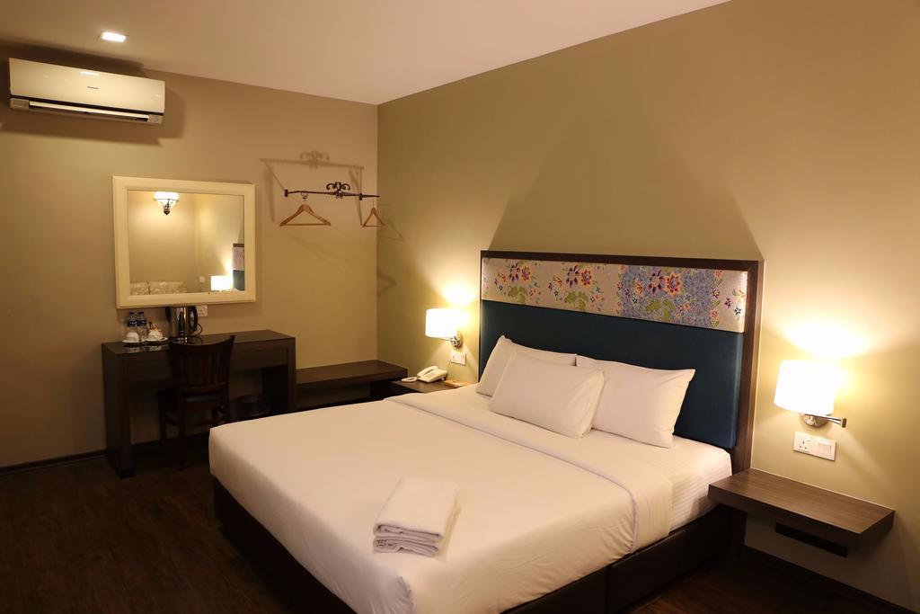 The Grand Jade Hotel